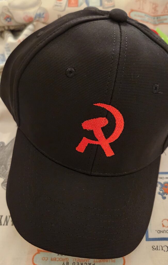 Boné preto Foice e Martelo