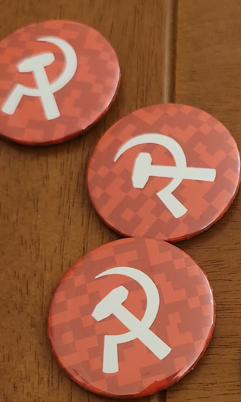 Botton foice e martelo pixelado